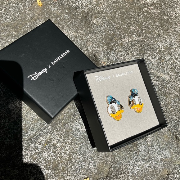 💎Disney Baublebar Donald Duck Earrings - Picture 1 of 10